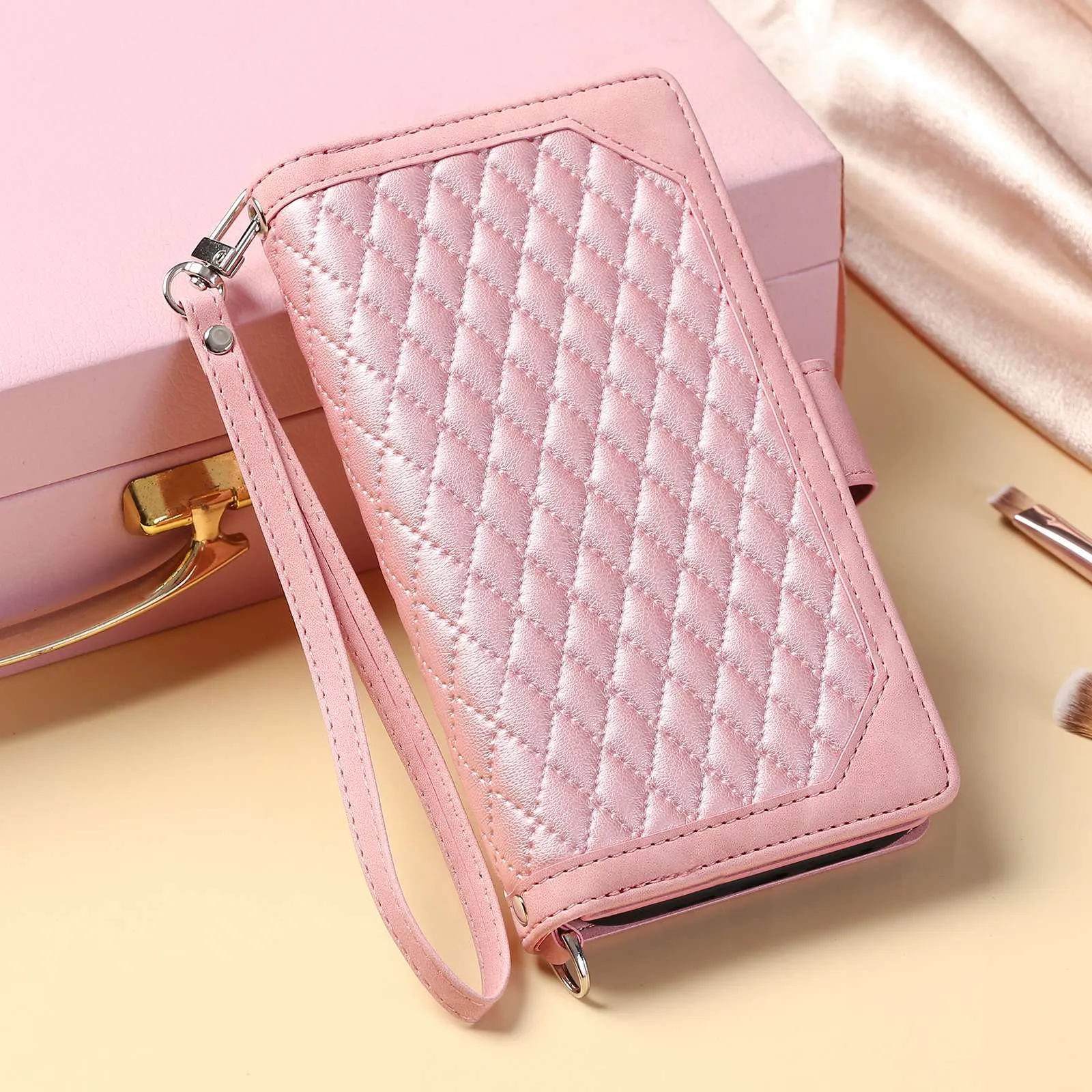 005 Style for Samsung Galaxy S22 Ultra 5G Rhombus Texture PU Leather Phone Wallet Stand Cover Zipper Pocket Design Anti-drop Case with Wrist Strap