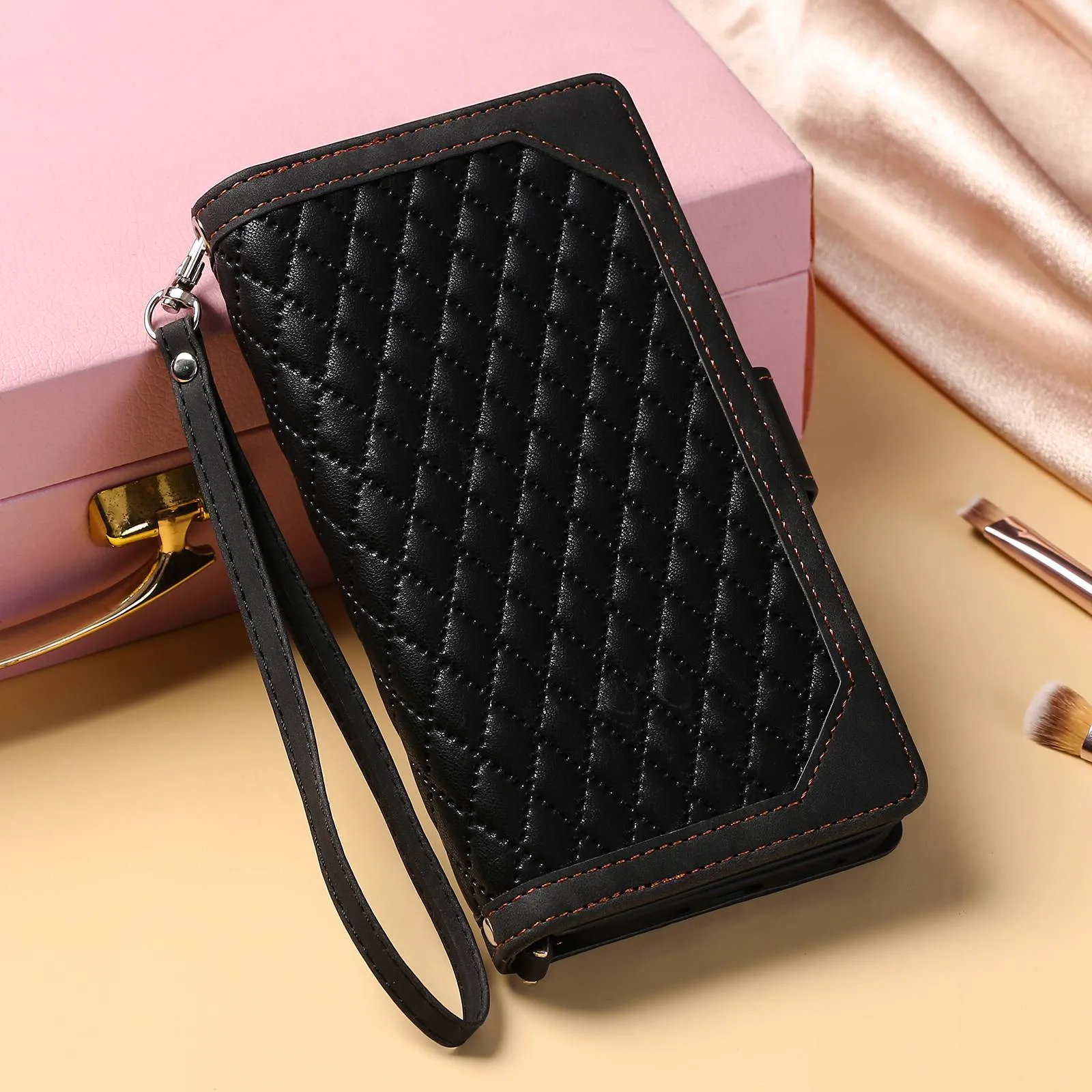 005 Style for Samsung Galaxy S22 Ultra 5G Rhombus Texture PU Leather Phone Wallet Stand Cover Zipper Pocket Design Anti-drop Case with Wrist Strap