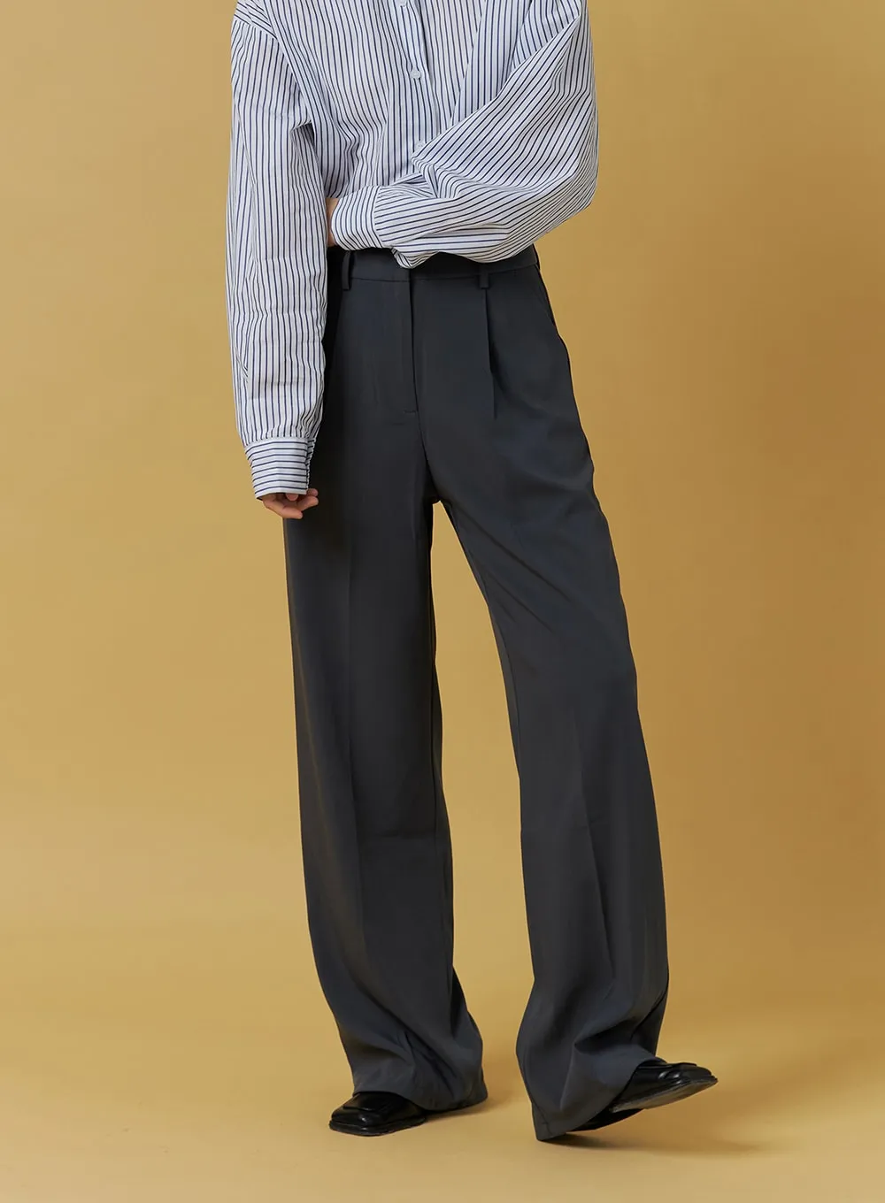 Pintuck Wide-Fit Tailored Pants ON303