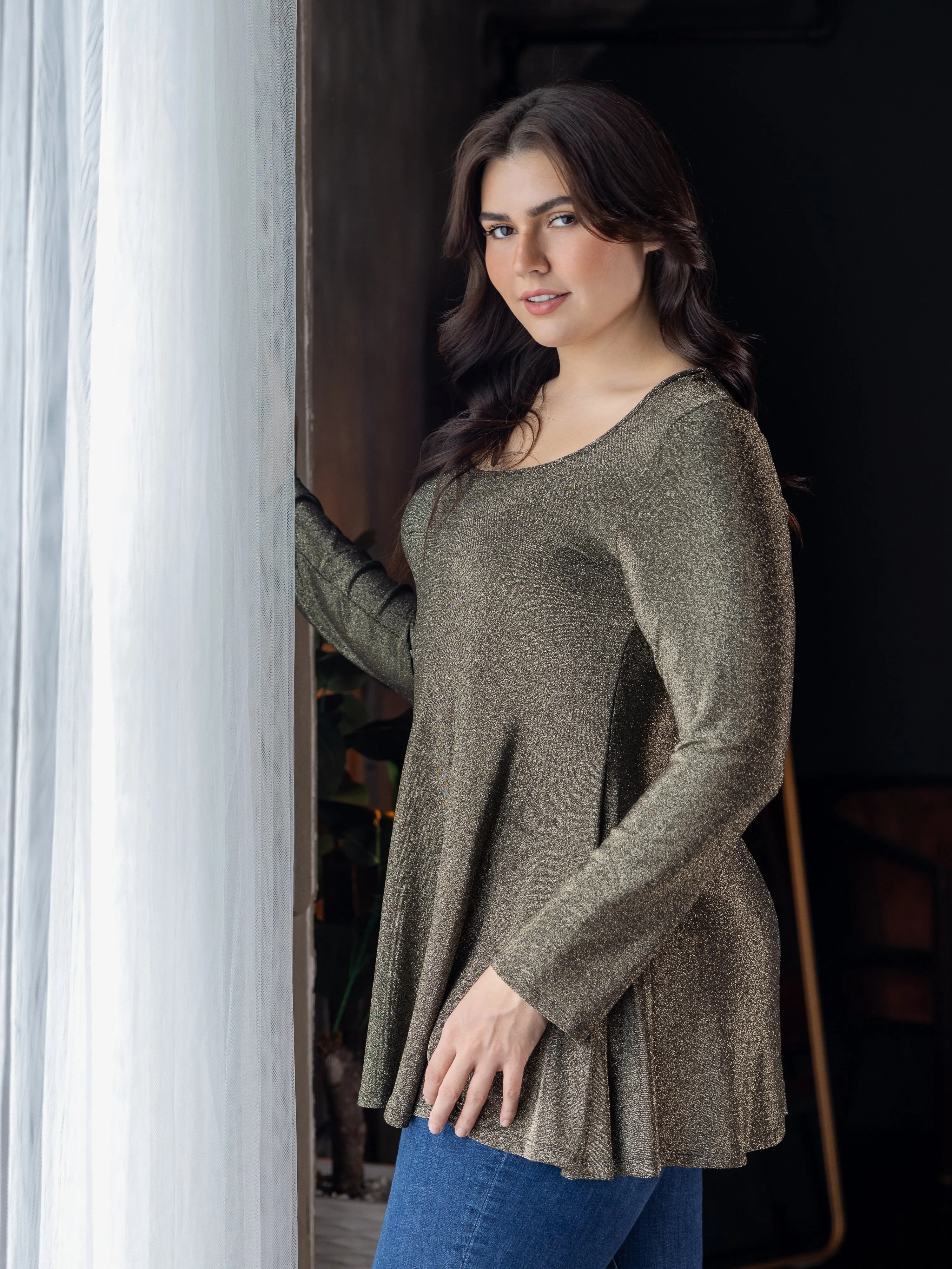 Plus Size Scoop Neck Long Sleeve Shimmery Fabric Tunic Top